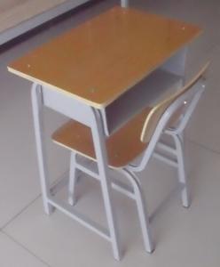 新型课桌椅实物2