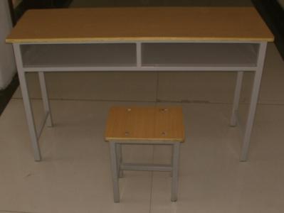 新型课桌椅实物4