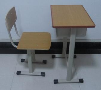 新型课桌椅实物5